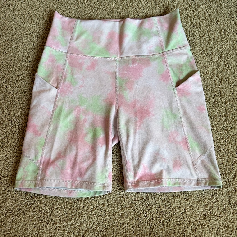 Fabletics PureLuxe Shorts 6” inseam size medium